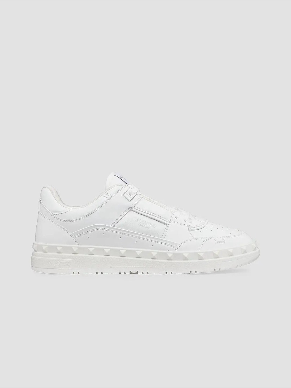 Valentino Garavani Freedots Low Top Sneakers In Calfskin